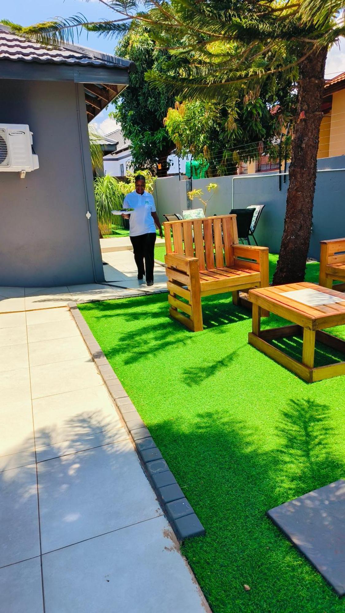 The Greenary Guest House And Restaurant Тохоянду Екстериор снимка